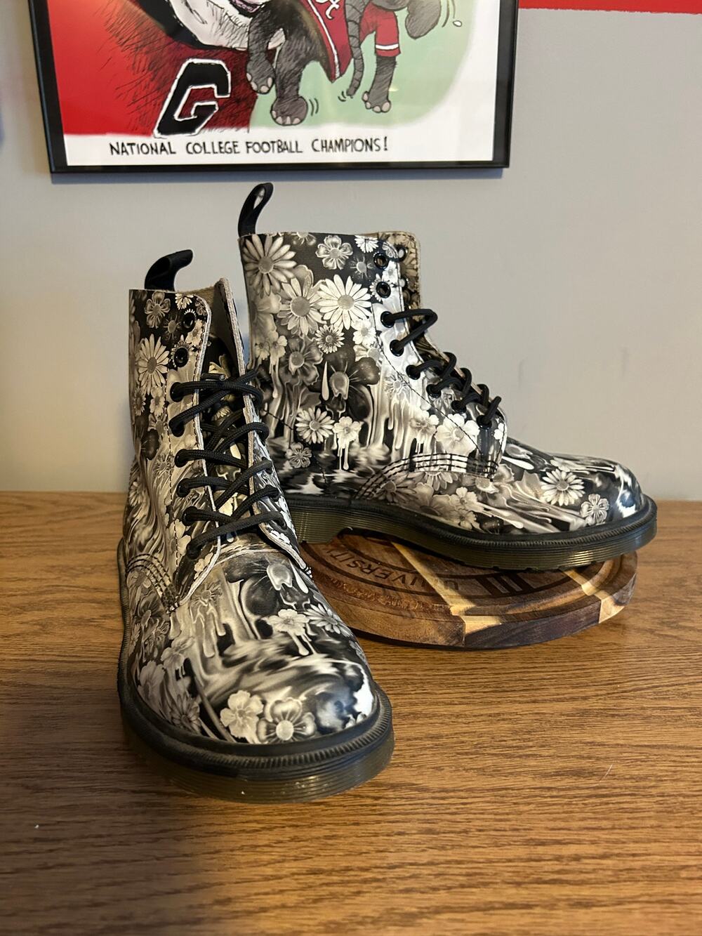 Dr Martens Pascal Black White Paint Slick Slime size 8/EU 39